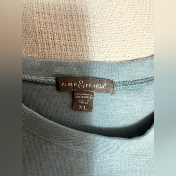 Peace & pearls dress - Picture 3 of 6